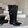 Nova Coleção Outono/Inverno 2026: Botas de Salto Bloco Bico Fino Acima do Joelho com Fivela de Cinto, Botas Longas para Panturrilha Larga para um Look Apimentado