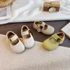Sapatos de couro trançado vazado estilo coreano para meninas 2026 primavera-verão novos sapatos princesa de sola macia respiráveis sapatos casuais versáteis para crianças