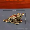Latão oco de três pernas sapo dourado sala de estar estudo ornamentos de escritório artesanato criativo morder dinheiro pequeno bronze atacado