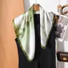 Lenço Quadrado Pequeno de Verão Fino e Liso, Lenço Decorativo Versátil e Elegante para Pescoço, Lenço de Seda Artístico, Fresco e de Alta Qualidade para Mulheres