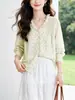 Camisa feminina longa estampada floral, novo estilo outono 2026, blusa de renda com decote V franzido, fresca e versátil para o trabalho