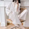 Conjunto de Pijama Feminino de Seda Gelada Fino de Manga Longa com Calça de Perna Larga para Primavera e Outono, Adequado para Usar como Roupa de Casa, Roupão de Luxo Leve Estilo Francês para o Verão