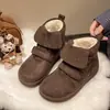 Botas de neve femininas estilo coreano, nova coleção outono/inverno 2026, forradas com fleece e espessadas para aquecimento, com fechos de velcro, botas curtas versáteis estilo Birkenstock e sapatos grandes de algodão