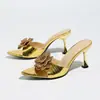 Zapatos de Mujer Seleccionados Cuidadosamente de Alta Calidad con Flor de Diamante Rosa Europea y Americana, Sandalias de Tacón Alto de Puntera Puntiaguda con Correa de Hebilla de Pedrería de Gama Alta, Tacones de Copa de Vino