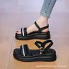 Sandálias Rasteirinhas para Mulheres, Novo Estilo Verão 2026, Estilo Fada, Sola Grossa, Fashion, Versátil, Strass, Sapatos Romanos de Praia para Exterior