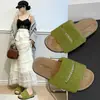 Sandálias Slip-on de Linho Plissado Estilo Retrô para Mulheres Verão Uso Externo 2026 Novo Estilo Sapatos de Férias para Praia Fundo Plano Chinelos para Gestantes