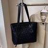 2025 Nova Bolsa Tote Casual de Grande Capacidade em Estilo Coreano com Relevo Bonito para Trabalho e Deslocamento Bolsa de Ombro de Alta Qualidade para Mulheres