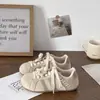 Zapatillas de entrenamiento alemanas de moda para mujer 2026 nuevas de otoño, zapatos blancos ligeros para mujer, versátiles con faldas, zapatos casuales planos transpirables
