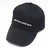 Gorra de red estilo coreano Letra Red Hat para exteriores Otoño y Verano Gorra de béisbol Hombres y mujeres Pareja Gorra con visera solar Protección solar Parasol