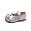 Zapatos Pequeños de Cuero para Niñas 2026 Primavera y Otoño Nuevo Estilo Coreano Zapatos de Princesa Florales para Niños Planos de Suela Suave Bajos para Estudiantes