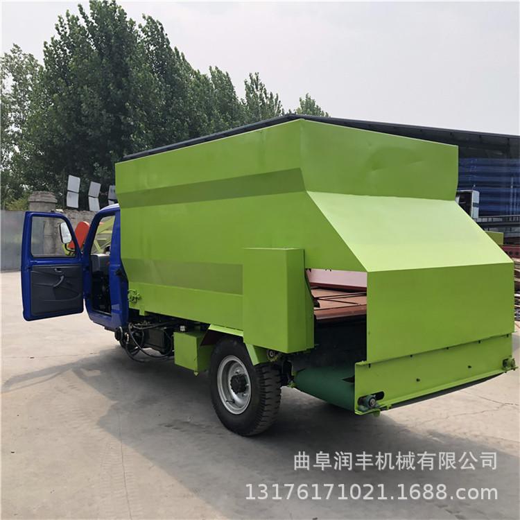 饲料撒料车