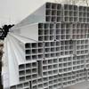 Fabricantes de tubería de rejilla de PVC cuatro agujeros seis agujeros nueve agujeros un agujero tubería de rejilla tubería cuadrada de plástico PVC tubería de roscado para protección de comunicaciones