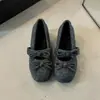 Zapatos planos de estilo coreano, suaves y elegantes, con lazo y punta fina para mujer, que cuentan con una suela suave que previene la fatiga del pie, un diseño de una sola tira y estilo Mary Jane, adecuados para usar en otoño e invierno.