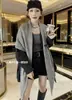 Bufanda Chal Triangular de Punto Retro para Mujer, Nuevo Estilo Otoño e Invierno 2025, Bufanda Gris Cálida y a la Moda para Usar con Abrigo