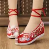 Zapatos de Boda Rojos para Novia con Grulla Blanca de Almohada para Mujer, Tacón de Cuña con Aumento Interno de Altura, Correas de Perla, Zapatos estilo Chino Xiuhe con Punta Curva Mejorada