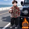 Ropa de Otoño e Invierno para Niños Chaqueta con Forro Polar Suéter Grueso de Lana Nuevo Estilo 2026 Ropa de Algodón Ligeramente Acolchada Estilo Coreano de Invierno para Niños