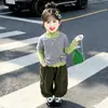 Conjunto de otoño para niña, estilo coreano, nueva colección 2026, top casual de manga larga a rayas y overol elegante para bebés niñas