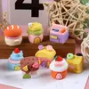 Muñeca 3D de Dibujos Animados Casa de Muñecas Miniatura Juguetes de Comida Llavero DIY Funda de Teléfono Pequeños Accesorios de Resina Adornos en Miniatura para Casa