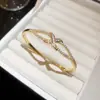 Moda Transfronteriza Europea y Americana Forma de Serpiente de Circonita Pulsera Geométrica Lujo Ligero Sensación de Alta Gama Pulsera Diseño de Nicho Joyería de Mano de Moda para Mujeres