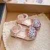Sandálias de Princesa Novas para Meninas Estilo Coreano Laço Pérola Solado Macio Sapatos Infantis Sapatos de Performance para Menininhas
