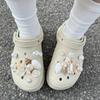 Adequado para Novos Sapatos Croc 2025, Sapatos de Praia com Concha de Pérola, Fivelas de Sapato de Flor, Decoração Superior