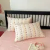 Conjunto de cuatro piezas de algodón fresco y lindo con estampado de dibujos animados, estilo INS de algodón puro, adorable y suave, adecuado para todas las estaciones, juego de tres piezas para dormitorio