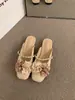 Primeiro Encontro com as Novas Meias-Pantufas Mary Jane Estilo Chinês Verão 2026 para Mulheres, Apresentando uma Sola Rasteira Suave e Design de Bico Fechado, Adequadas para Uso Externo