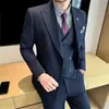 Conjunto de terno duplo para homens, novo estilo com listras escuras, lapela entalhada, vestido de apresentador, terno de três peças para negócios