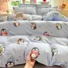 Colección nueva 2026: Juego de ropa de cama de cuatro piezas de terciopelo de leche, grueso y forrado de felpa, con estampado fresco y delicado, amigable con la piel y suave, adecuado para habitaciones de dormitorios