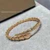 Pulseira de osso de cobra primorosamente trabalhada para mulheres, prata de lei 925, pulseira dupla em formato de cobra com madrepérola e diamantes, pulseira de cobra em ouro 18K, vendas por live streaming