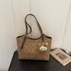 Comércio eletrónico transfronteiras: Nova bolsa de mão grande e elegante para mulheres, com design de bolinhas, adequada para o uso diário como uma bolsa tote ou bolsa de ombro casual