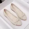 Moda Femenina Primavera/Verano 2026 Mocasines Suaves de Cuero Suave Zapatos Versátiles para Comercio Exterior