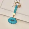 Llavero de labio con incrustaciones de diamantes de Amazon, un accesorio de moda para mujer, con un diseño de labio incrustado de diamantes, adecuado para bolsos y llaves de coche