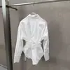 Camisa con Estilo Cruzado Temporada de Primavera 2026, Diseño de Solapa Elegante, Cinturón para Ceñir la Cintura, Manga Larga Ajustada, Estilo Único de Chica Picante para Mujer, Blusa