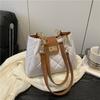 Bolsa Tote Popular deste Ano, Novo Design Personalizado, Bolsa de Mão Rombos em Cor Contrastante, Bolsa de Balde com Corrente Moderna e Versátil para Mulheres