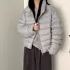 Chamarra corta acolchada acanalada 90% plumón de pato blanco para mujer, Moda Invierno 2026, Chaqueta acolchada cálida ligera para figuras petite