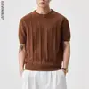 Camiseta de punto de manga corta a rayas negro hielo de seda, elegante y madura, para hombre, Ropa casual para hombre Primavera/Verano 2026