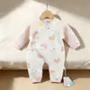 Macacão de Recém-Nascido de Outono e Inverno, Roupa Quente de Borboleta de Três Camadas para Bebê de Outono, Macacão de Bebê Sem Costura com Bordado de Desenho Animado