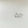 Brincos delicados e pequenos em formato de estrela para mulheres, adequados para orelhas recém-furadas, podem ser usados para dormir sem serem removidos, minimalistas e versáteis, tarrachas para cartilagem da orelha, brincos ear cuff e joias para orelha