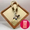 Regalo de Moda Paz y Alegría Llavero para Teléfono Móvil Colgante para Bolso Dibujo Animado Joyería Creativa Set de Caja de Regalo de Gama Alta