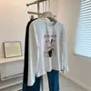 Camiseta branca de manga longa casual de alta qualidade estilo coreano, estampa de desenho animado jovem, para mulheres, corte solto, algodão puro, versátil, ombro normal