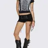 Shorts de mujer y2k de tiro bajo con cordones, estilo punk vintage con adornos de remaches, minishorts negros ajustados