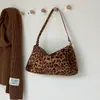 Bolso Retro de Gamuza Transfronterizo Moda Bolso Pequeño Cuadrado de Mano Otoño e Invierno Nuevo de Moda Estampado de Leopardo Bolso de Hombro para Debajo del Brazo para Mujer