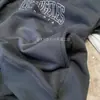 Moletom de Lã com Gola Redonda Estilo Coreano Outono e Inverno para Mulheres, Novo Design Solto com Estampa de Letras, Peça Superior Grossa Versátil com Forro de Lã