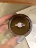 Electrochapado en Oro Real, Anillo con Hebilla de Herradura Incrustada de Diamantes, Popular en Xiaohongshu para Mujer, Estilo Vintage con un Toque de Lujo, Venta al por Mayor de una Sola Pieza