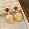 Pendientes de Diseño de Nicho Acrílico Ámbar Contrastante Retro Francés Pendientes de Resina Versátiles de Lujo Ligero de Gama Alta para Mujer