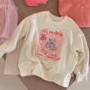 Moletom Infantil com Urso de Desenho Animado e Estampa de Letras, Blusa de Manga Longa, Nova Moda Primavera e Outono, Vestuário Infantil para Comércio Exterior, Atacado para Idades 3-8