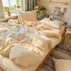 Nuevo juego de cuatro piezas jacquard teñido en hilo de alto peso, estilo simple y fresco, ropa de cama estilo princesa de lujo ligero