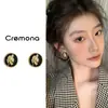 Pendientes Dorados de Lujo Ligero Vintage de Alta Gama para Mujer 2026 Nuevo Estilo Pendientes de Perla con Agujas de Plata Diseño de Nicho Accesorios Metálicos para Orejas