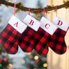 Meia de Natal Transfronteiriça Saco de Presente Xadrez Preto e Vermelho 26 Letras Bordadas Pingente de Meia Pequena Decorações para Sacola de Doces